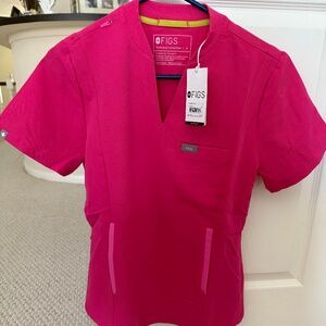 NEW FIGS Small Women's Shocking Pink Slim Odesa Scrub Top